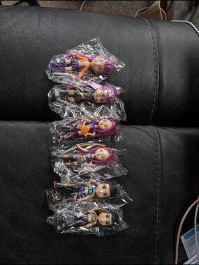 Set Of 6 Huntrix KPop Demon Hunters Dolls New